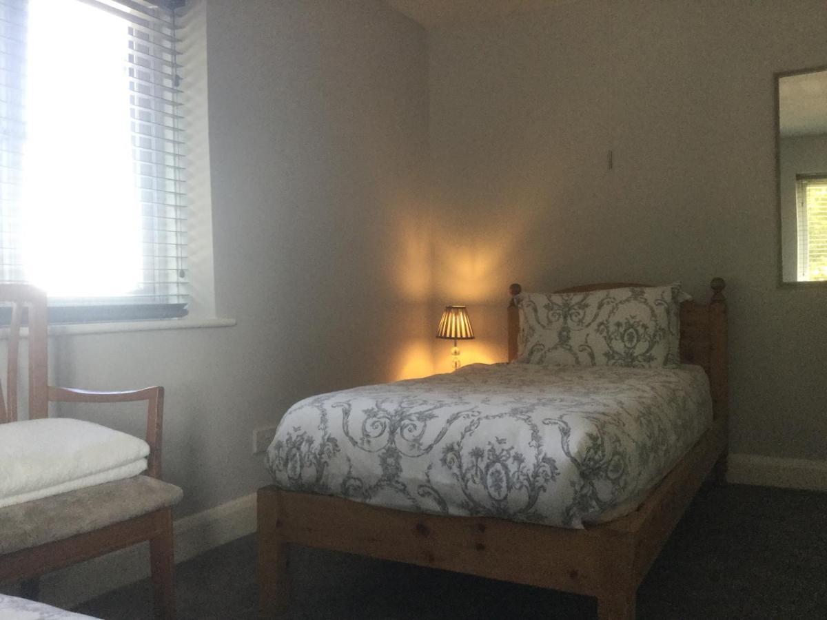 T & J Motel Lamberhurst Екстер'єр фото