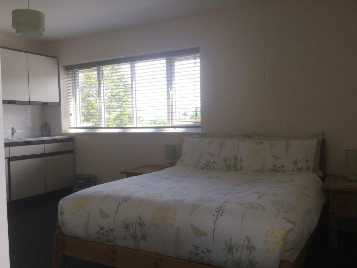 T & J Motel Lamberhurst Екстер'єр фото